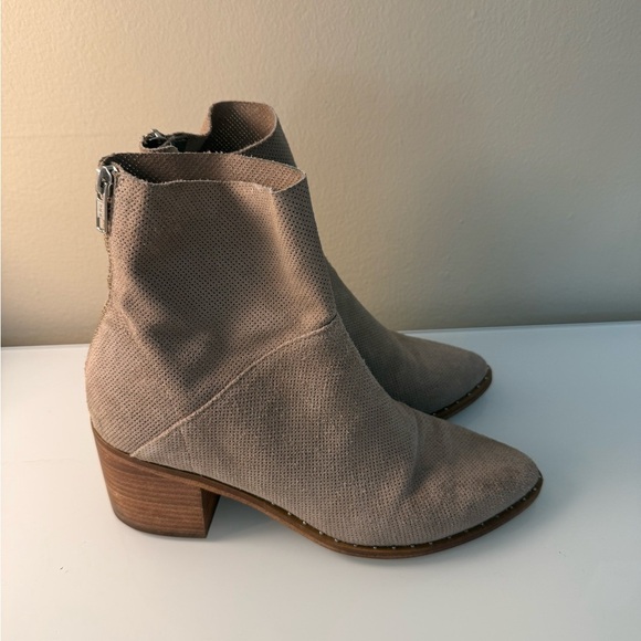 Treasure and Bond Farrah Women's Tan Ankle Boots - Picture 2 of 5